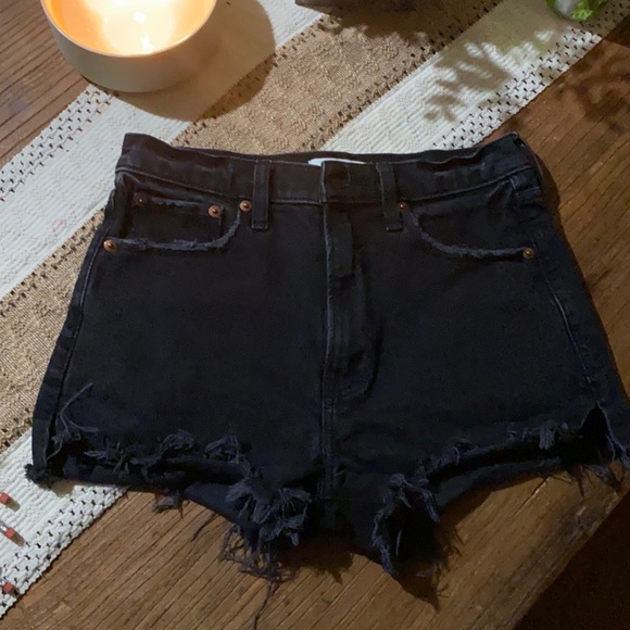 Abercrombie & Fitch Pants - Abercrombie black denim shorts, size/26